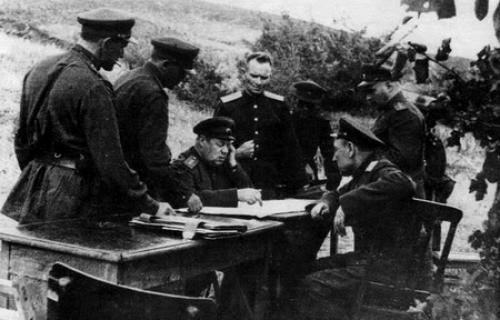 1272054551 Avgust 1943 G Obsuzhdenie V Shtabe Juzhnogo